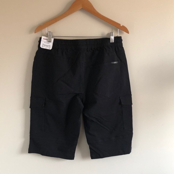Black men stretch cargo shorts - Picture 6 of 8